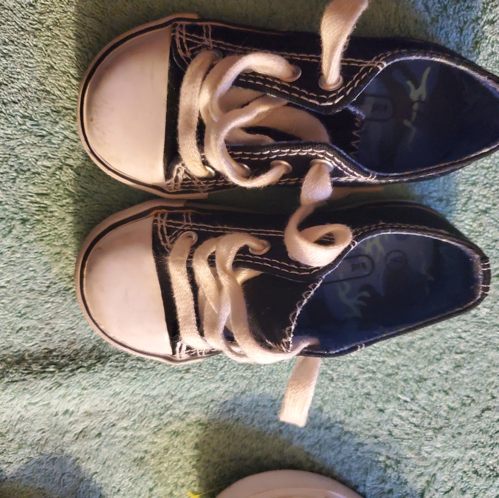 Shoes - Picture 5 of 8
